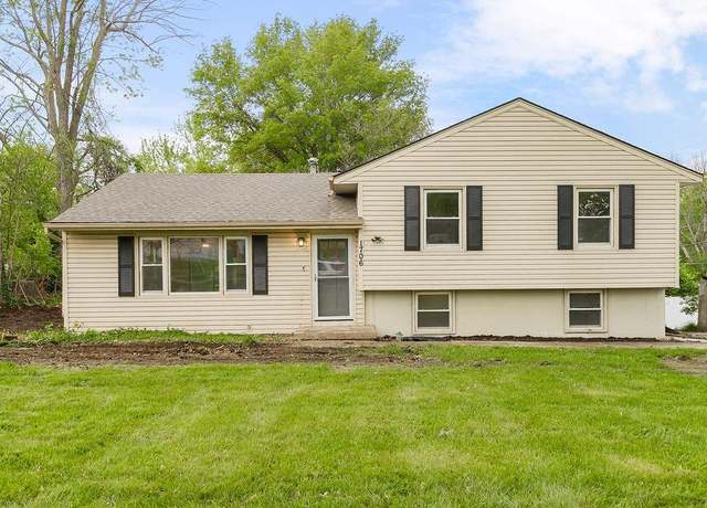 Property at 1706 W Main St, Greenwood, MO 64034, 3 beds, 2.5 baths