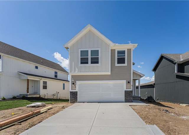 Property at 8813 SW 10th St, Blue Springs, MO 64064, 4 beds, 2.5 baths
