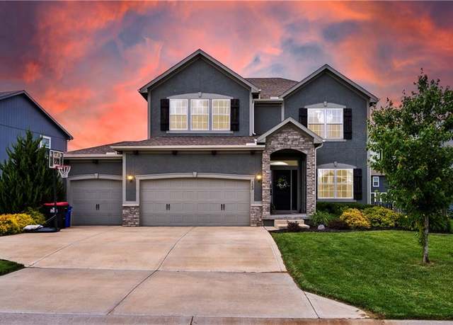 Property at 123 SE Briar Valley Ln, Blue Springs, MO 64064, 5 beds, 4.5 baths