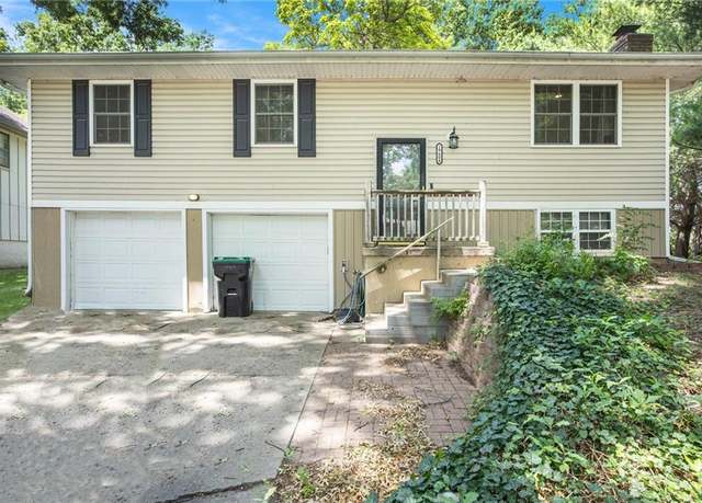 Property at 19608 E 30th St S, Independence, MO 64057, 3 beds, 1.5 baths
