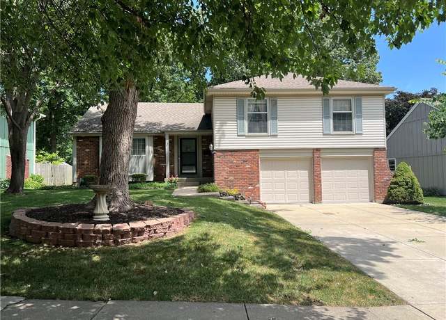 Property at 10820 W 101st St, Overland Park, KS 66214, 4 beds, 2.5 baths