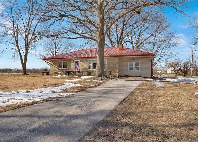 Property at 122 Buckner Tarsney Rd, Sibley, MO 64088, 3 beds, 1.5 baths