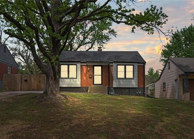 Property at 4 W Pocahontas Ln, Kansas City, MO 64114, 2 beds, 1 bath
