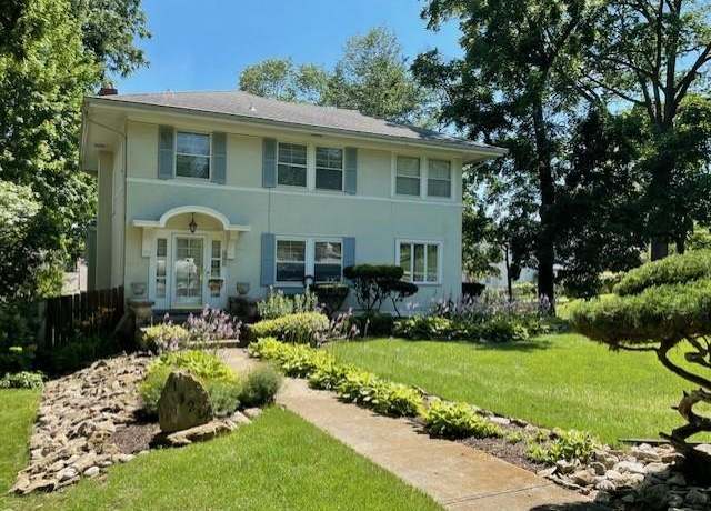 Property at 1325 W 50 St, Kansas City, MO 64112, 2 beds, 2 baths