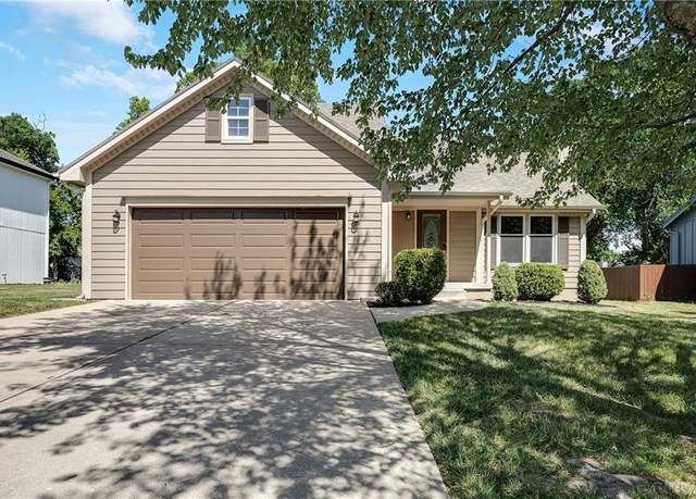Property at 1541 NE Tawny Dr, Lee's Summit, MO 64086, 3 beds, 2.5 baths