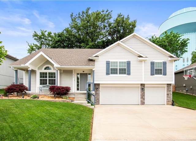 Property at 916 SE Forest Ridge Ct, Blue Springs, MO 64014, 4 beds, 2.5 baths