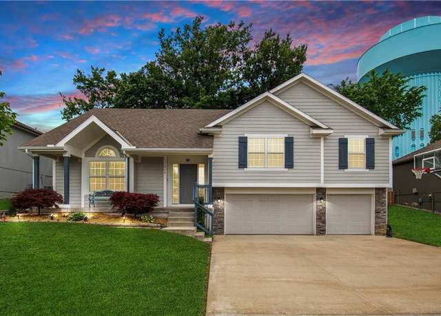 Property at 916 SE Forest Ridge Ct, Blue Springs, MO 64014, 4 beds, 2.5 baths