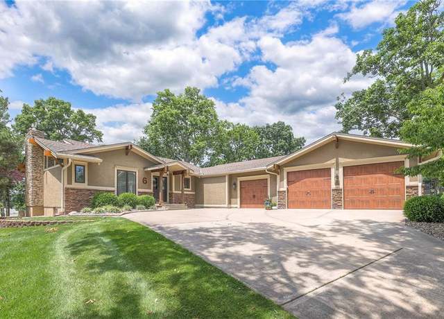 Property at 6 Mohave Dr, Lake Winnebago, MO 64034, 4 beds, 3 baths