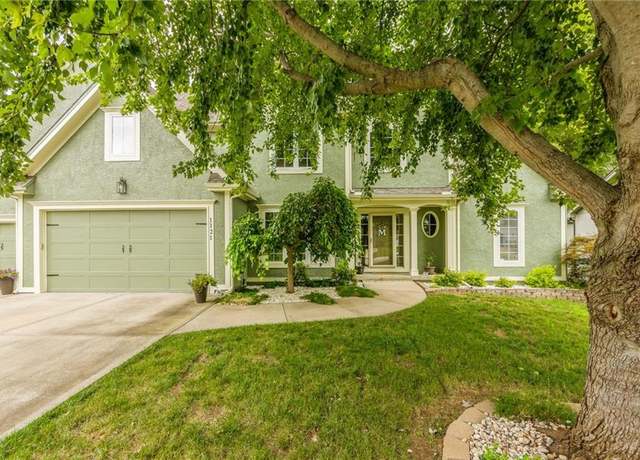 Property at 1121 Redwood Pl, Liberty, MO 64068, 4 beds, 4.5 baths