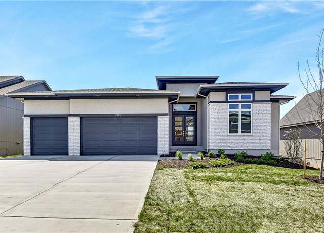 Property at 22051 W 100th Ter, Lenexa, KS 66220, 4 beds, 3.5 baths