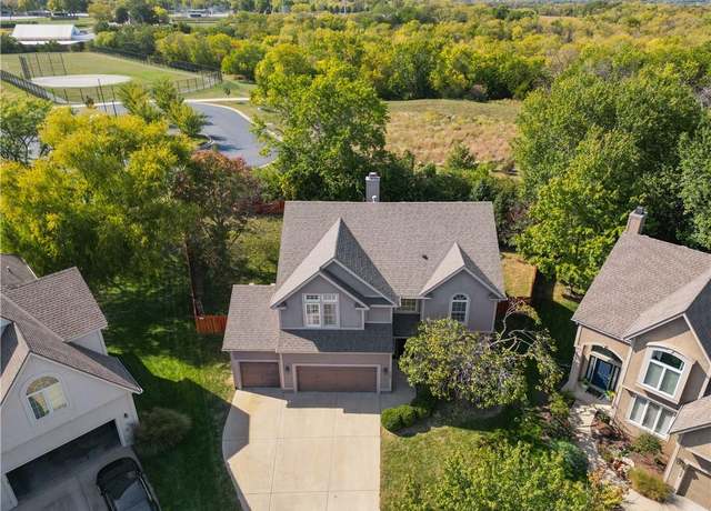 Property at 17821 W 86th St, Lenexa, KS 66219, 4 beds, 2.5 baths