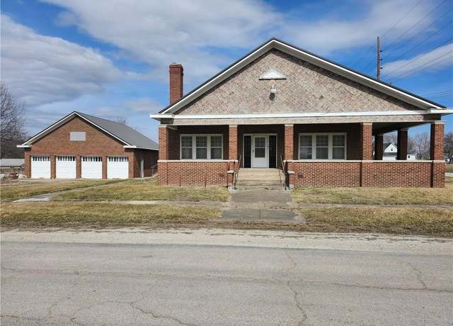 Property at 207 E 4th St, Braymer, MO 64624, 3 beds, 1.5 baths