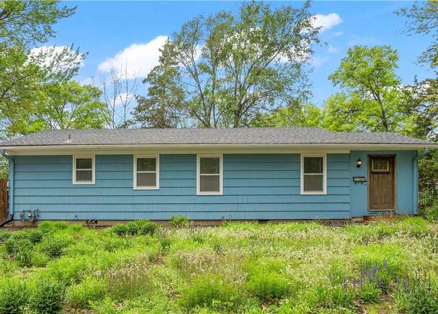Property at 211 E 89th St, Kansas City, MO 64114, 3 beds, 1 bath