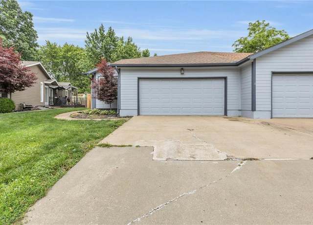 Property at 1528 E 123rd St, Olathe, KS 66061, 3 beds, 2 baths