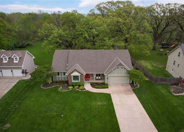 Property at 10775 Larsen St, Overland Park, KS 66210, 4 beds, 3.5 baths