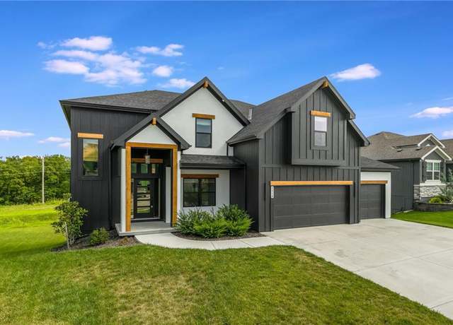 Property at 7716 NE 103rd Ter, Kansas City, MO 64157, 5 beds, 4.5 baths
