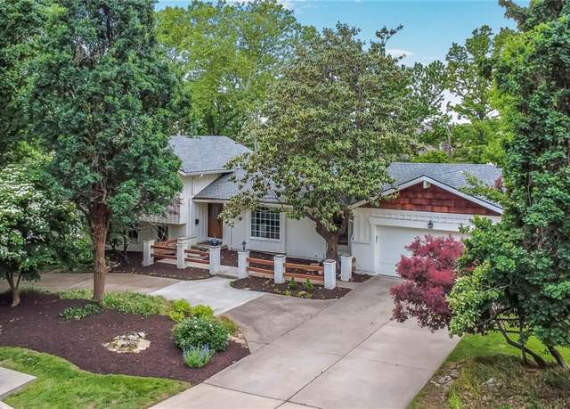 Property at 10416 Mohawk Ln, Leawood, KS 66206, 4 beds, 3 baths