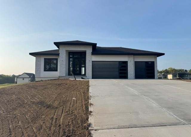 Property at 565 South Shore Dr, Lake Winnebago, MO 64034, 4 beds, 3 baths
