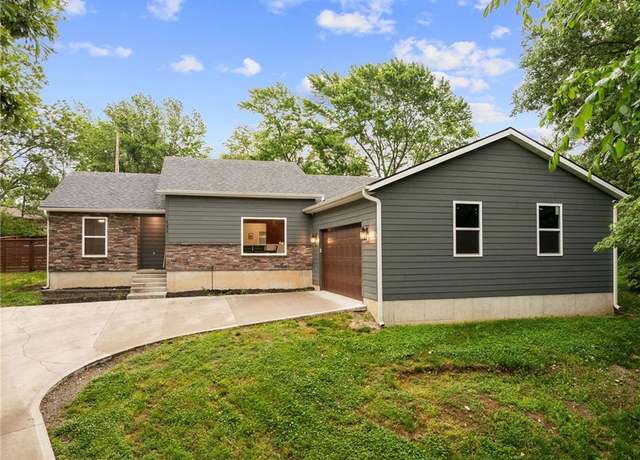 Property at 131 Cedar Ct, Warrensburg, MO 64093, 3 beds, 2 baths