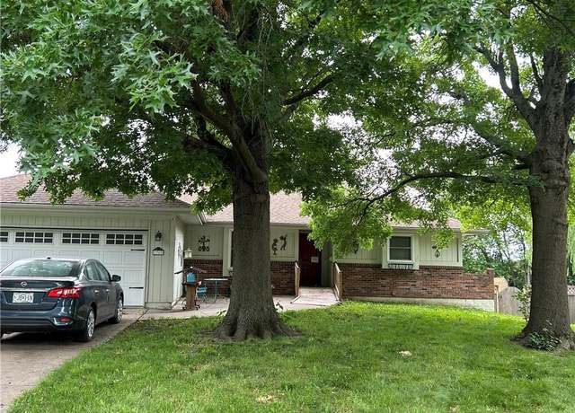 Property at 1769 Silkwood Ln, Lee's Summit, MO 64063, 4 beds, 3 baths