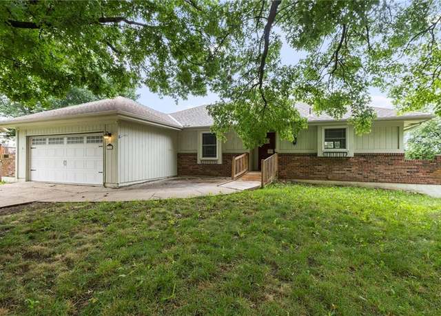 Property at 1769 Silkwood Ln, Lee's Summit, MO 64063, 4 beds, 3 baths