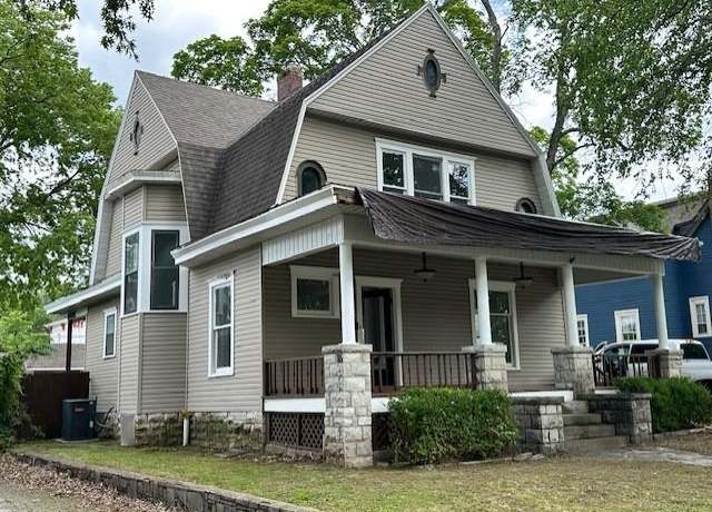 Property at 1052 S Garrison Ave, Carthage, MO 64836, 3 beds, 1.5 baths