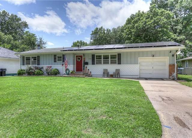 Property at 1906 S Stilwell St, Pittsburg, KS 66762, 3 beds, 2 baths