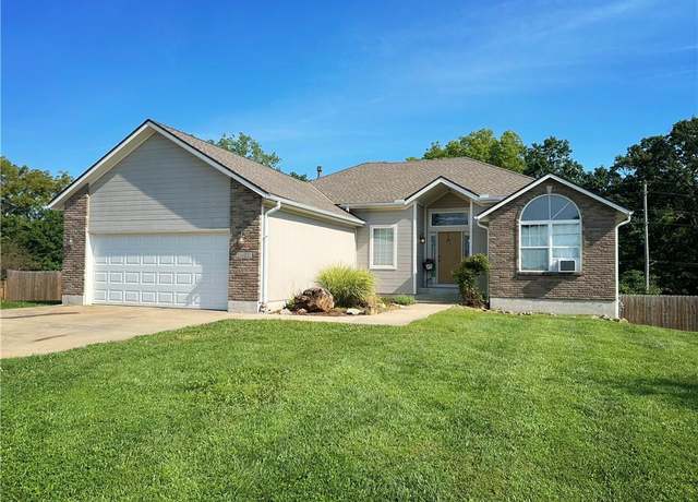 Property at 1405 Matthes Ln, Pleasant Hill, MO 64080, 5 beds, 3 baths