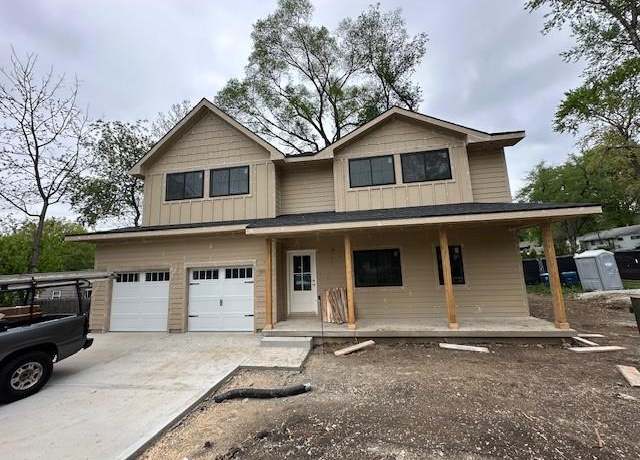 Property at 5400 W 79th St, Prairie Village, KS 66208, 4 beds, 3.5 baths