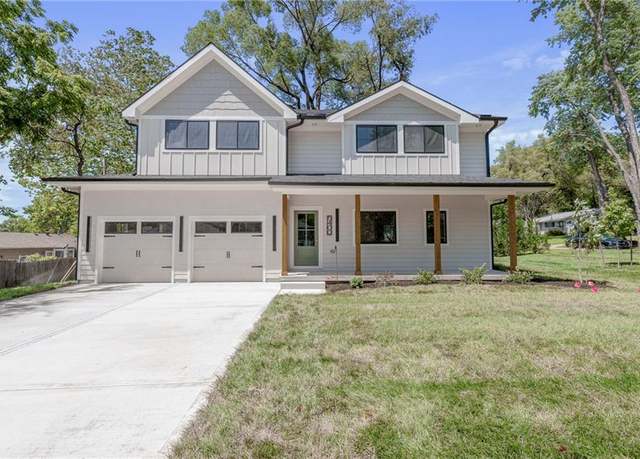 Property at 5400 W 79th St, Prairie Village, KS 66208, 4 beds, 3.5 baths