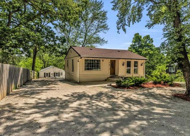 Property at 8415 Pershing Rd, Raytown, MO 64138, 4 beds, 2.5 baths