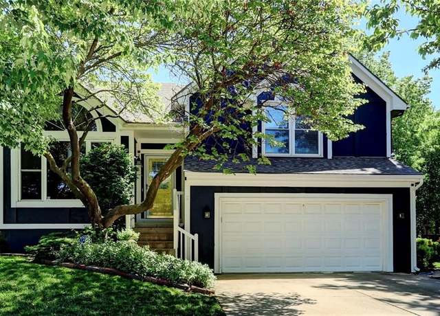 Property at 1133 NE Cardinal Ct, Lee's Summit, MO 64064, 4 beds, 3 baths