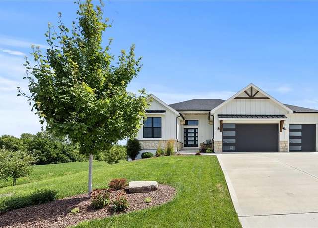 Property at 17117 W 197th St, Spring Hill, KS 66083, 4 beds, 3 baths