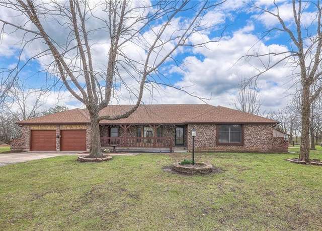 Property at 24115 S Chadwick Dr, Peculiar, MO 64078, 3 beds, 2 baths