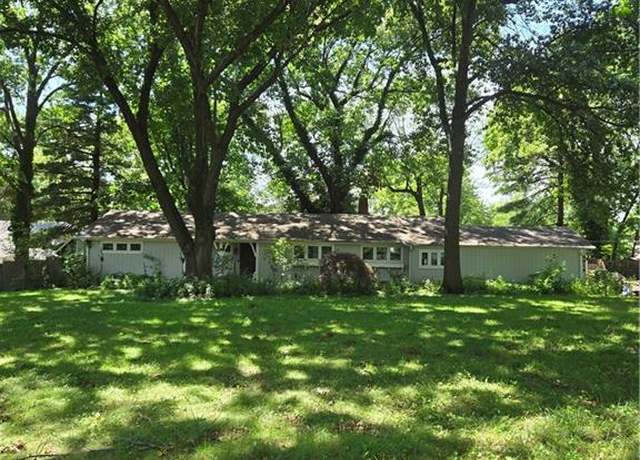Property at 6914 Glenwood St, Overland Park, KS 66204, 3 beds, 2 baths