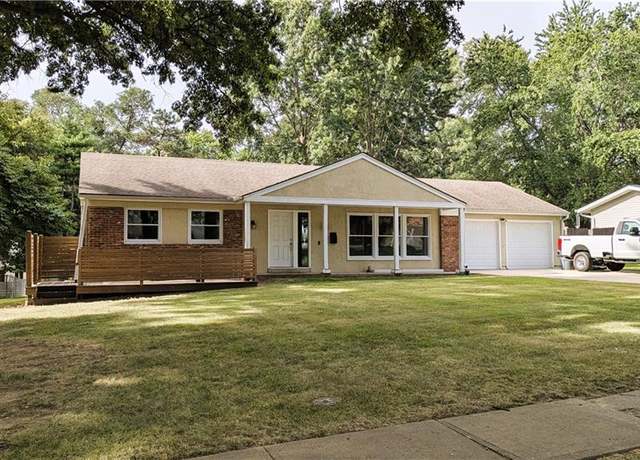 Property at 6009 W 88th St, Overland Park, KS 66207, 2 beds, 3.5 baths