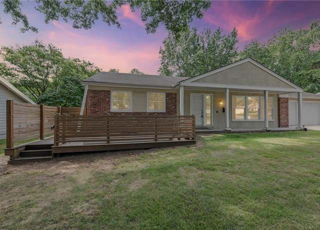 Property at 6009 W 88th St, Overland Park, KS 66207, 2 beds, 3 baths