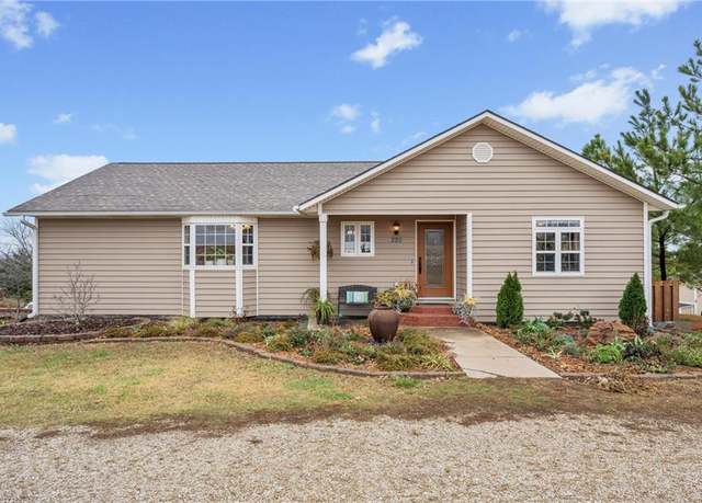 Property at 220 Overlook Dr, Caney, KS 67333, 4 beds, 3 baths