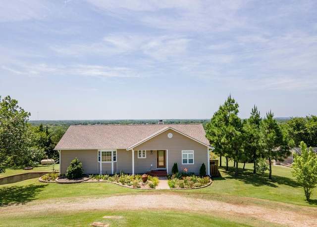 Property at 220 Overlook Dr, Caney, KS 67333, 4 beds, 3 baths