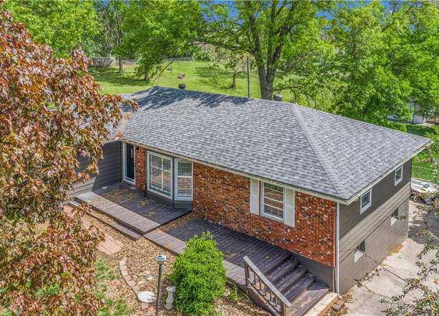 Property at 10609 NW Meadow Lane Dr, Parkville, MO 64152, 4 beds, 2.5 baths
