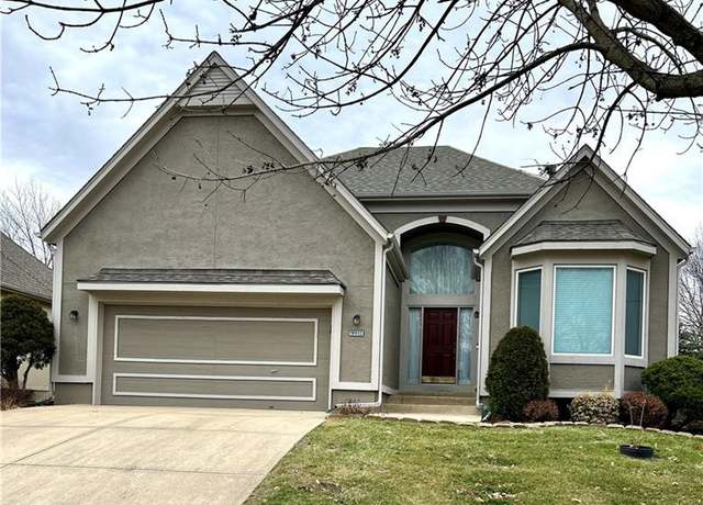 Property at 9911 Vista Dr, Lenexa, KS 66220, 4 beds, 3 baths