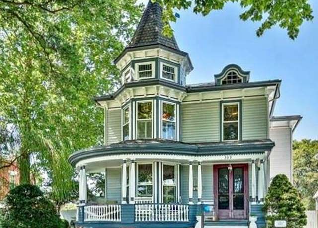 Property at 309 N Esplanade St, Leavenworth, KS 66048, 4 beds, 2.5 baths