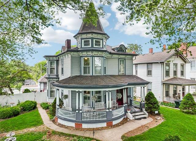 Property at 309 N Esplanade St, Leavenworth, KS 66048, 4 beds, 2.5 baths