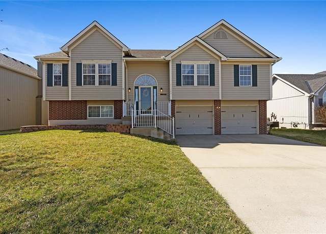 Property at 11220 N Pennsylvania Ave, Kansas City, MO 64155, 4 beds, 3 baths