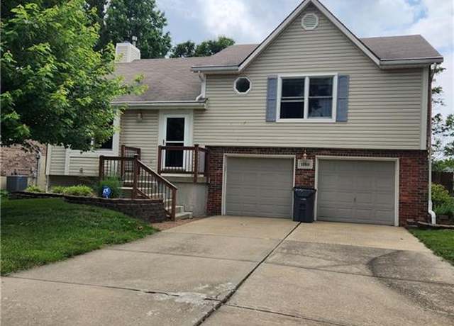 Property at 13810 S Acuff St, Olathe, KS 66062, 3 beds, 2 baths