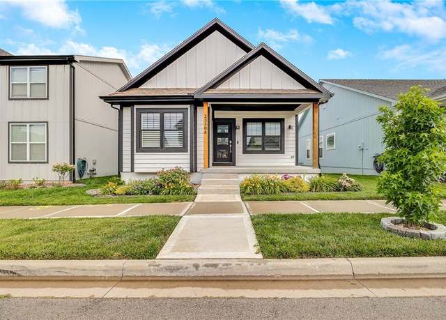 Property at 23506 E 10th St S, Independence, MO 64056, 4 beds, 3 baths