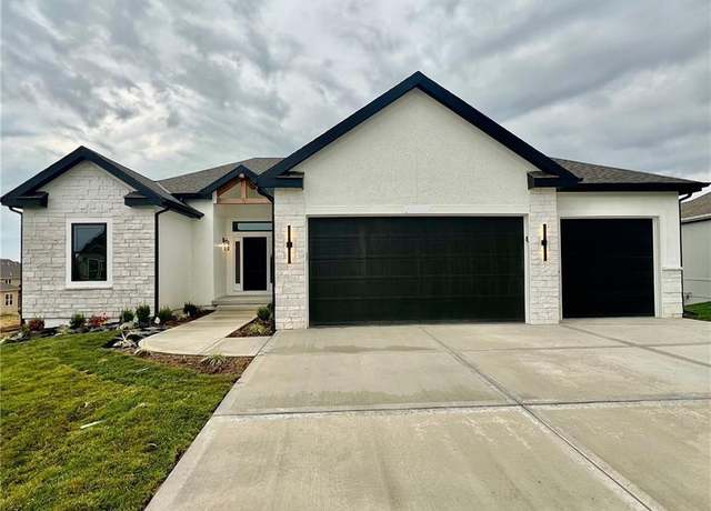 Property at 1988 Longview Dr, Liberty, MO 64068, 4 beds, 3.5 baths
