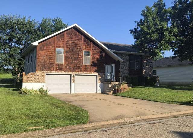 Property at 206 Sellman St, Warrensburg, MO 64093, 3 beds, 2.5 baths
