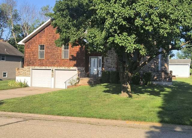 Property at 206 Sellman St, Warrensburg, MO 64093, 3 beds, 2.5 baths