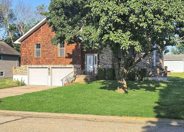 Property at 206 Sellman St, Warrensburg, MO 64093, 3 beds, 2.5 baths
